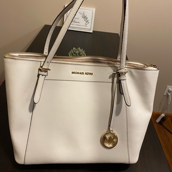 Michael Kors Large Bag - Picture 2 of 4